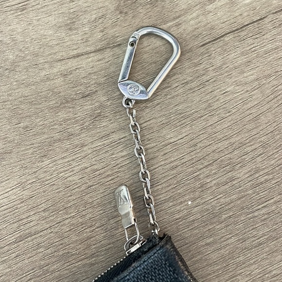 Louis Vuitton wallet w/chain - Picture 2 of 3